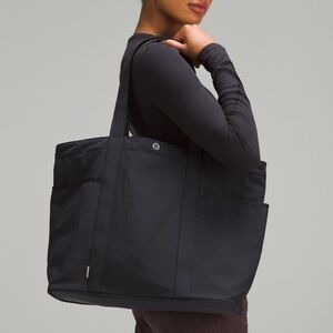 lululemon athletica Daily Multi-Pocket Tote Bag 20L